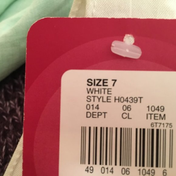 New white shorts, Juniors size 7 - Picture 4 of 4